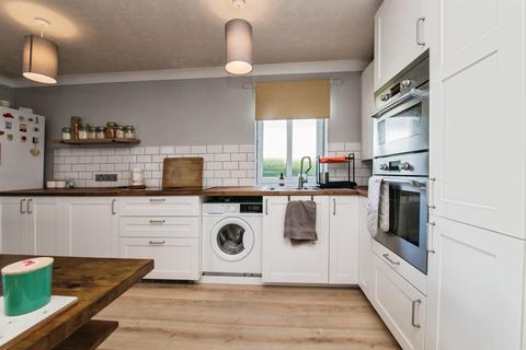 2 bedroom ground floor flat for sale, Retail Park Close, Exeter