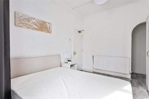 3 bedroom terraced house to rent, Valetta Grove, London, E13