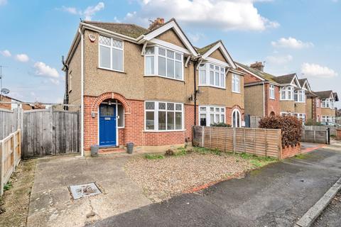 3 bedroom semi-detached house to rent, Haslemere Road Windsor SL4