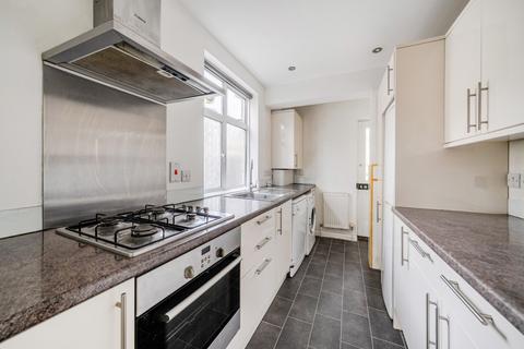3 bedroom semi-detached house to rent, Haslemere Road Windsor SL4