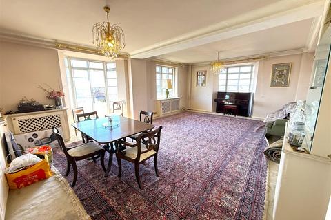 2 bedroom flat for sale, Finchley Road, London NW3