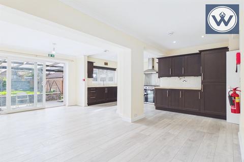 6 bedroom semi-detached house to rent, Bourne Avenue, UB3