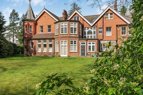2 bedroom apartment for sale, Shortheath Road, Farnham, Surrey, GU9