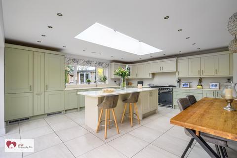 6 bedroom detached house for sale, Springbrook Lane, Earlswood B94