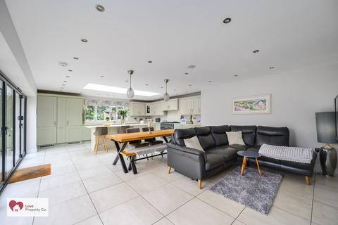 6 bedroom detached house for sale, Springbrook Lane, Earlswood B94