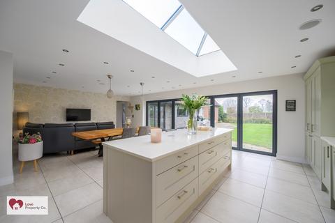 6 bedroom detached house for sale, Springbrook Lane, Earlswood B94