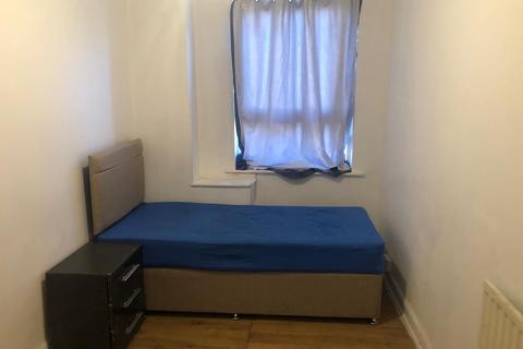 1 bedroom in a house share to rent, Sandbach Road, Stoke-on-Trent ST6