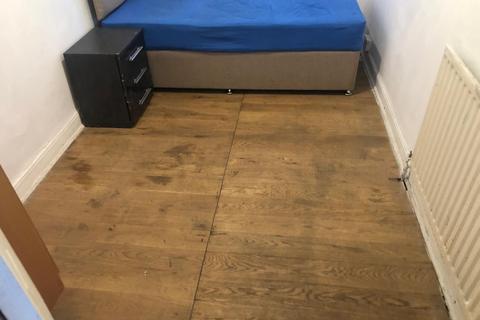 1 bedroom in a house share to rent, Sandbach Road, Stoke-on-Trent ST6
