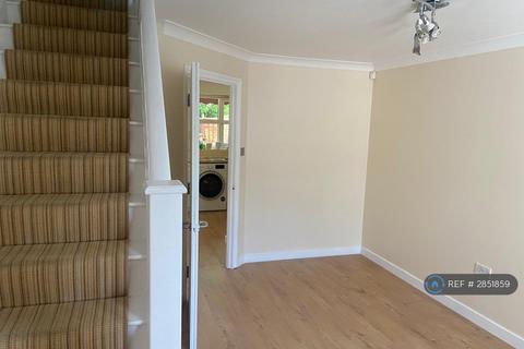 2 bedroom terraced house to rent, Schooner Close, Barking, IG11