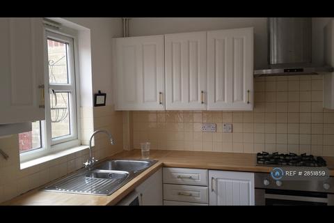 2 bedroom terraced house to rent, Schooner Close, Barking, IG11