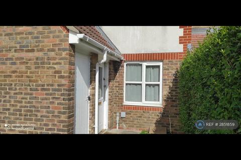 2 bedroom terraced house to rent, Schooner Close, Barking, IG11