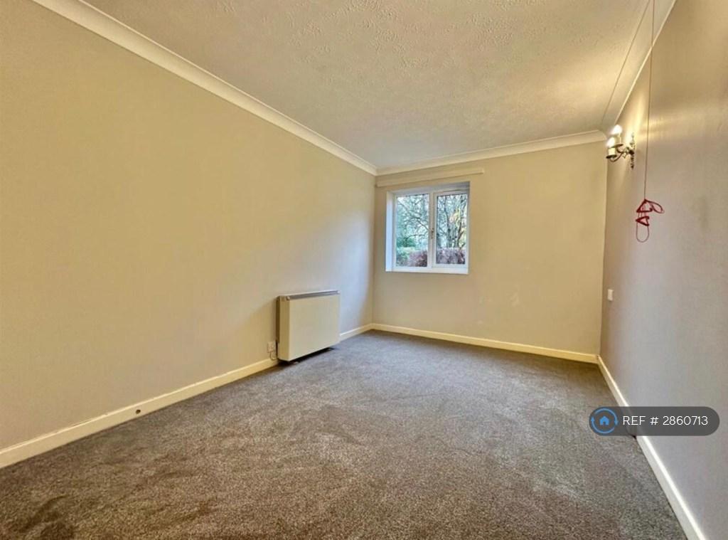 Really Spacious Bedroom With Garden Views