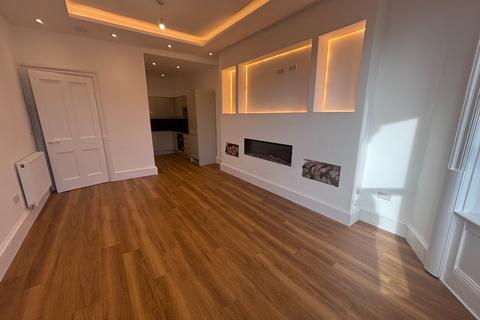 2 bedroom flat to rent, Craigpark Drive, Dennistoun, Glasgow, G31