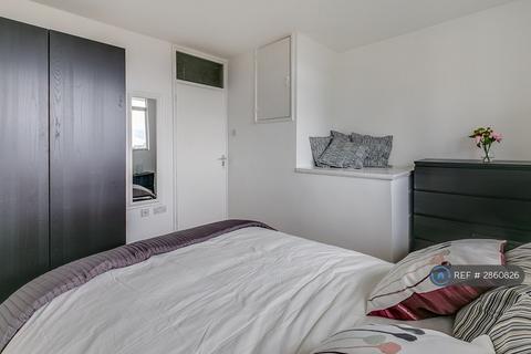 1 bedroom in a flat share to rent, Thornfield House, London, E14