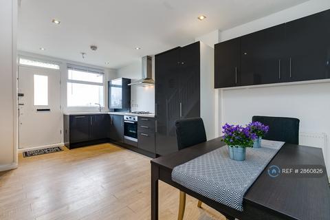 1 bedroom in a flat share to rent, Thornfield House, London, E14