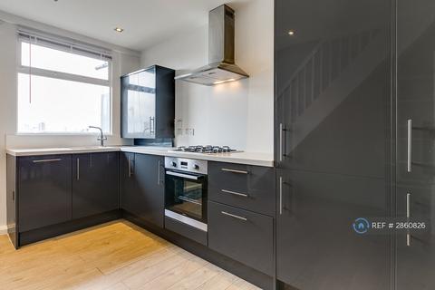 1 bedroom in a flat share to rent, Thornfield House, London, E14