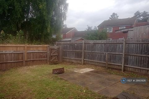 3 bedroom terraced house to rent, Foxwell Square, Northampton, NN3