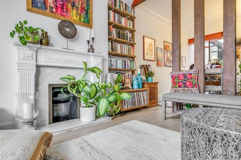 2 bedroom apartment for sale, Constantine Road, London, NW3