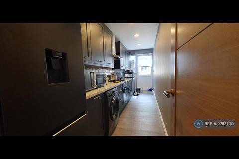 4 bedroom terraced house to rent, Goldsmith Avenue, London, NW9