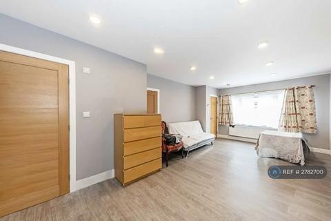 4 bedroom terraced house to rent, Goldsmith Avenue, London, NW9