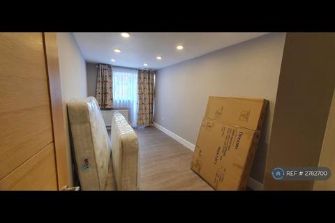 4 bedroom terraced house to rent, Goldsmith Avenue, London, NW9
