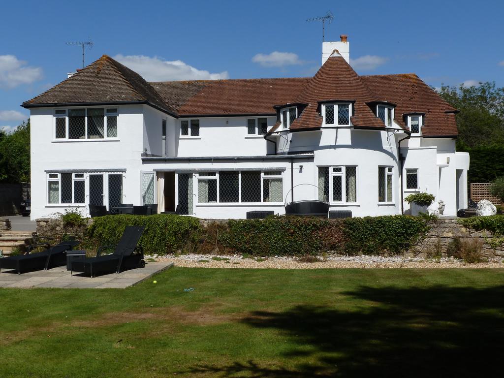 Kingsway, Craigweil Private Estate, CraigweilonSea, West Sussex PO21