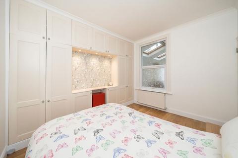 2 bedroom maisonette for sale, Hartfield Crescent, London SW19