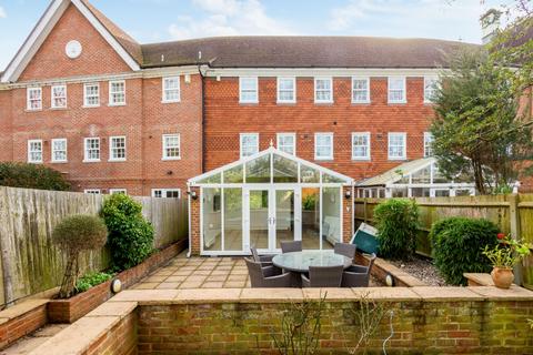 5 bedroom townhouse to rent, Queens Acre Windsor SL4