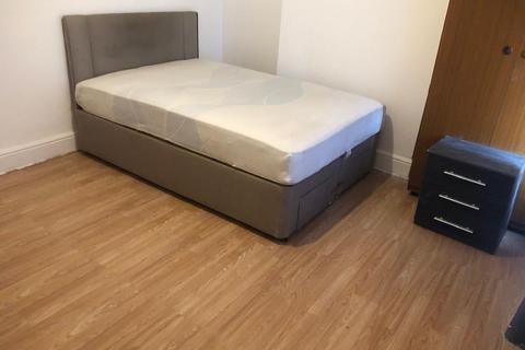 1 bedroom in a house share to rent, Sandbach Road, Stoke-on-Trent ST6