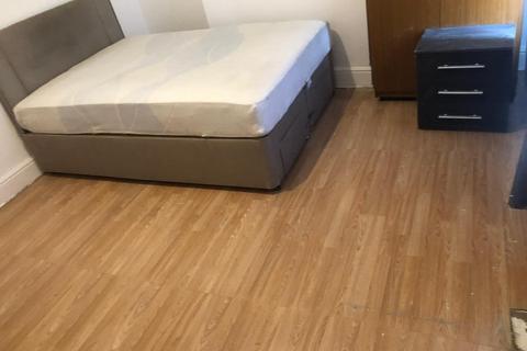 1 bedroom in a house share to rent, Sandbach Road, Stoke-on-Trent ST6