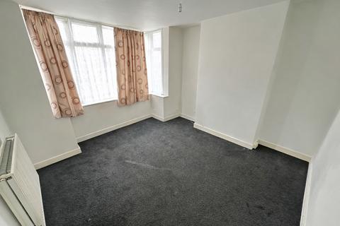 3 bedroom terraced house to rent, Hart Lane, Luton, Bedfordshire, LU2 0JG