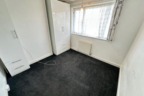 3 bedroom terraced house to rent, Hart Lane, Luton, Bedfordshire, LU2 0JG