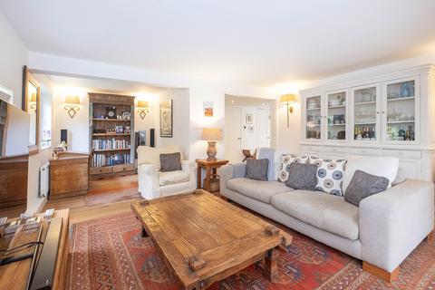 2 bedroom apartment to rent, Somerset Road London SW19