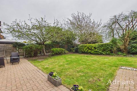 2 bedroom maisonette for sale, Park View Crescent, Great Baddow, Chelmsford, CM2