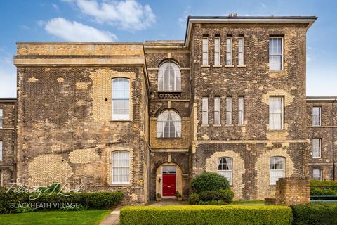 2 bedroom flat for sale, Gilbert Close, London SE18