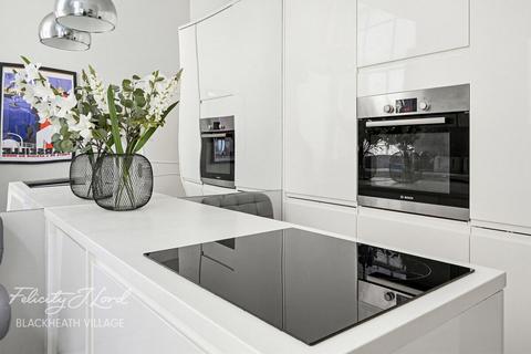 2 bedroom flat for sale, Gilbert Close, London SE18