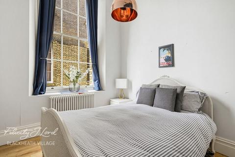 2 bedroom flat for sale, Gilbert Close, London SE18