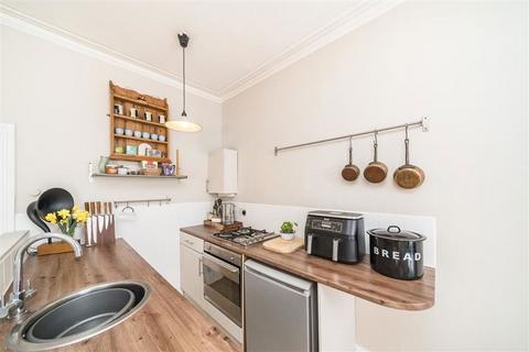 1 bedroom flat for sale, Saltoun Road, London SW2
