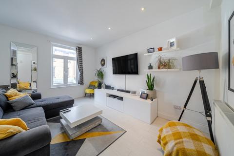 2 bedroom flat for sale, Battersea Park Road, Battersea, London, SW11