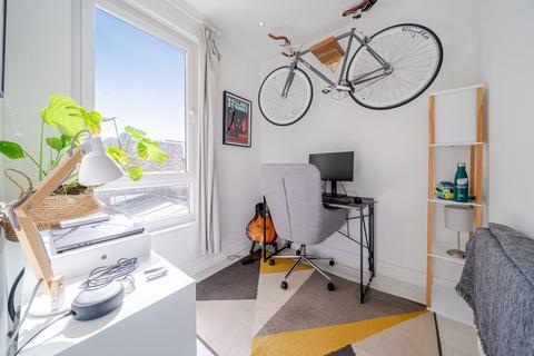 2 bedroom flat for sale, Battersea Park Road, Battersea, London, SW11