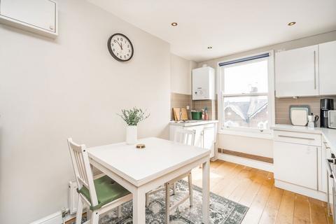 2 bedroom flat for sale, Chetwynd Road, London NW5
