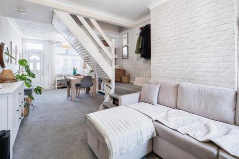 2 bedroom house to rent, Denmark Road, LEICESTER