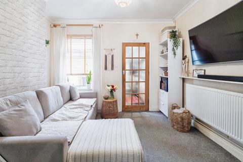 2 bedroom house to rent, Denmark Road, LEICESTER