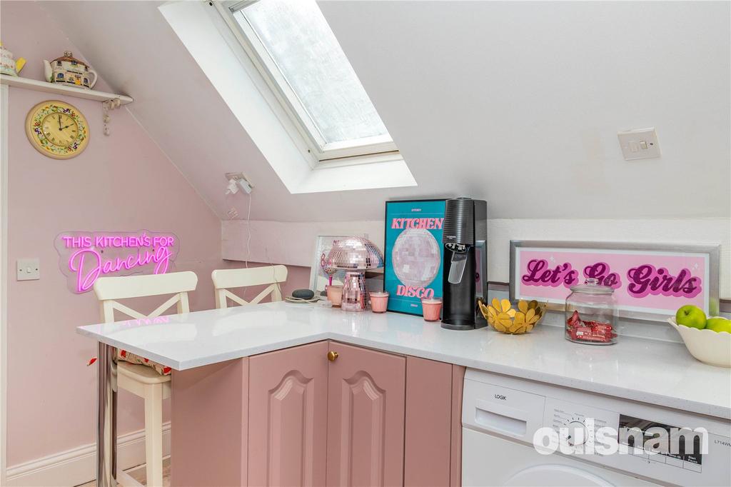 Apartment in Kings Norton - More
