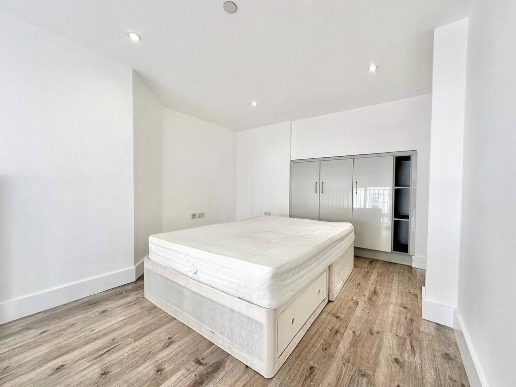 Apartment in London, Kilburn - View 4