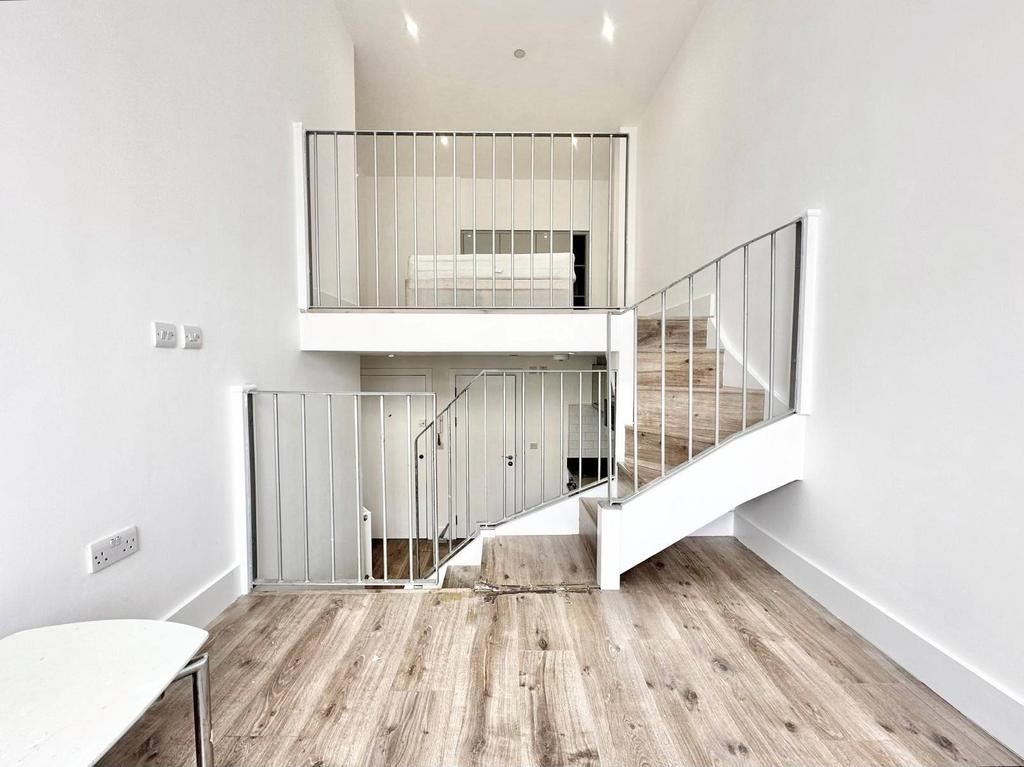 Apartment in London, Kilburn - More