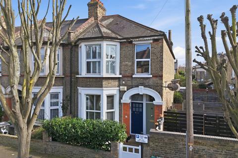 3 bedroom flat for sale, Lawton Road, London E10