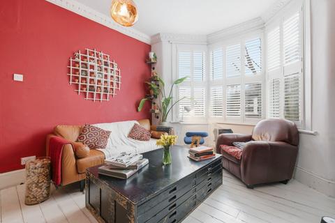 3 bedroom flat for sale, Lawton Road, London E10