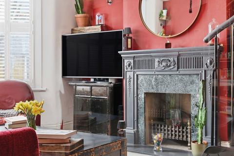 3 bedroom flat for sale, Lawton Road, London E10