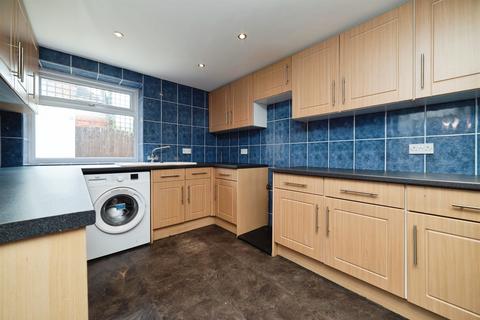 3 bedroom end of terrace house for sale, Queensgate Street, HULL